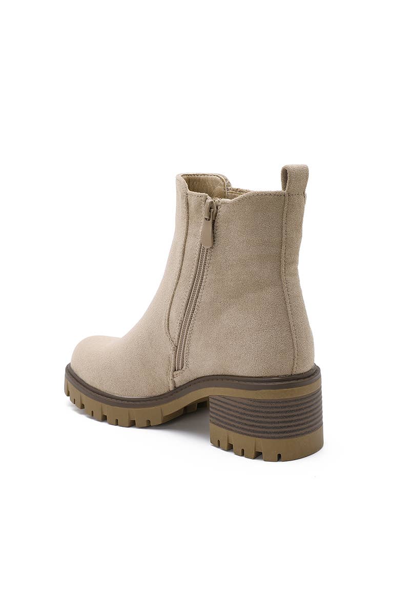 Joia Paris - Wholesale Boots - Women's - Women's ankle boots with block heel and lug sole WZ-7111