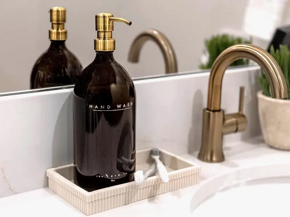 the Lave co - Wholesale Soap Dispenser - 32 oz Amber Glass "Hand Wash" Dispenser w/ Gold Pump2