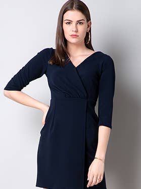 Marineblaues Wickelkleid mit V-Ausschnitt für den Großhandel von Faballey