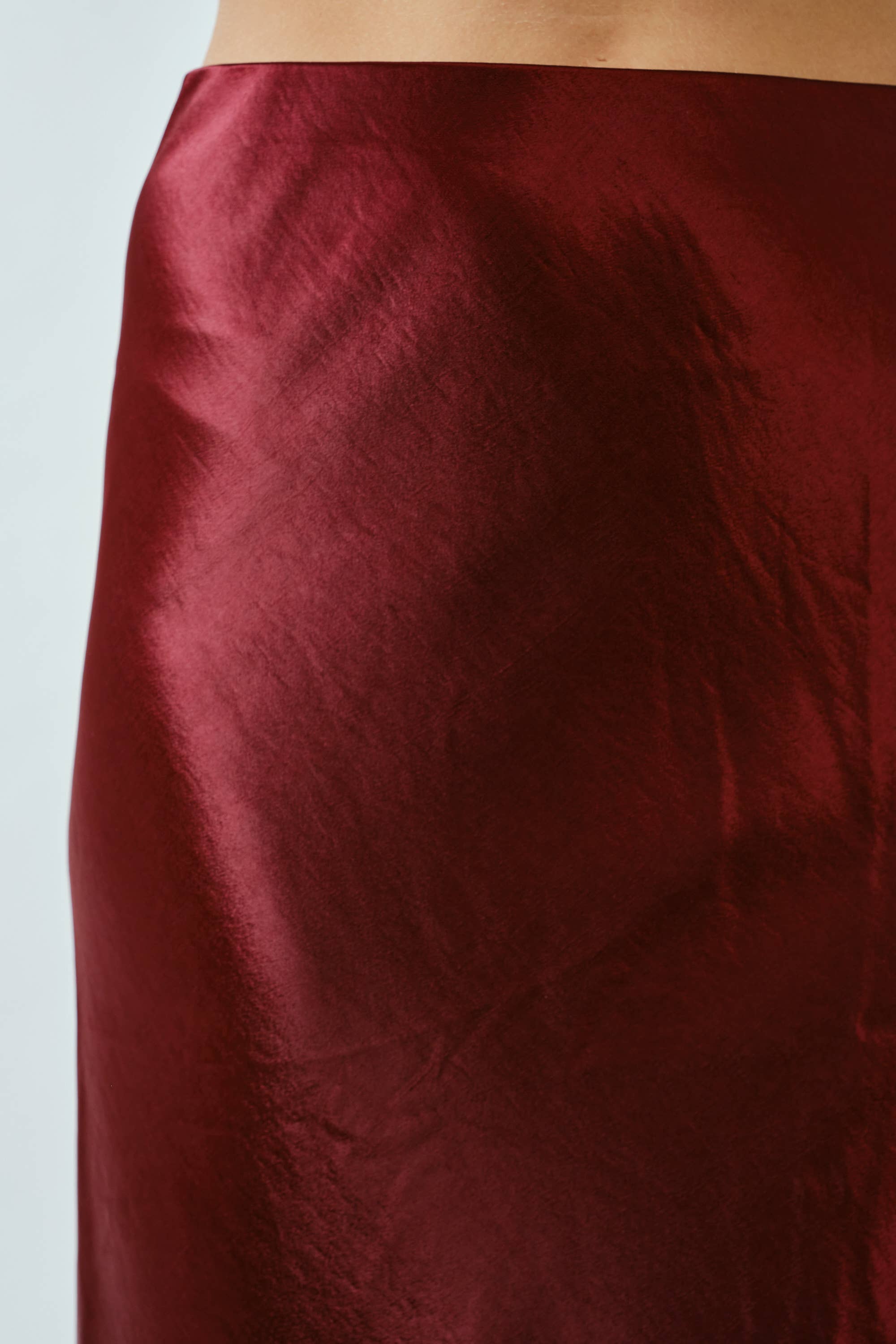 SPICE ALLEY – Engroshandel Nederdel - Dame – SA10002S - Satin Midi Nederdel5