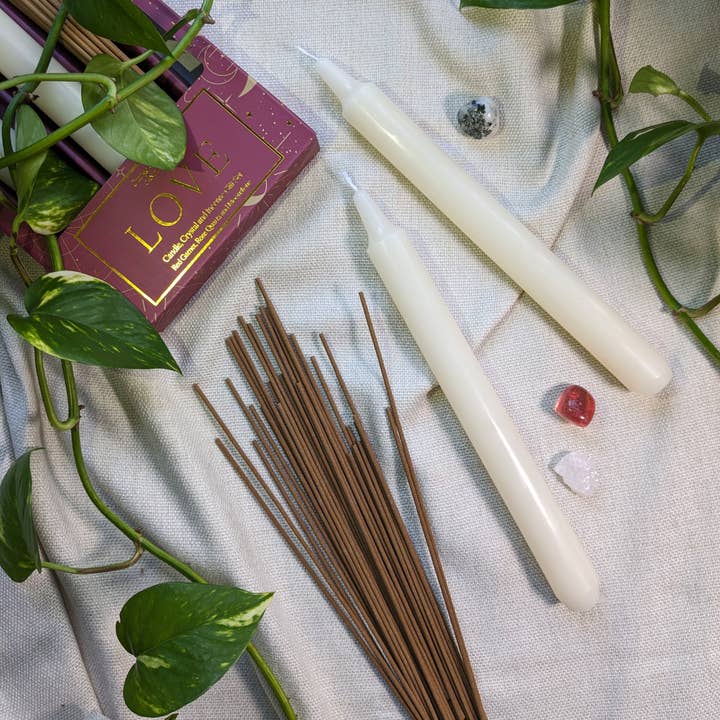 Robert Frederick Ltd - Venta al por mayor Artículo de meditación - Set de velas, cristales e incienso Orange Grove Love, incluye dos velas y tres piedras de cristal1