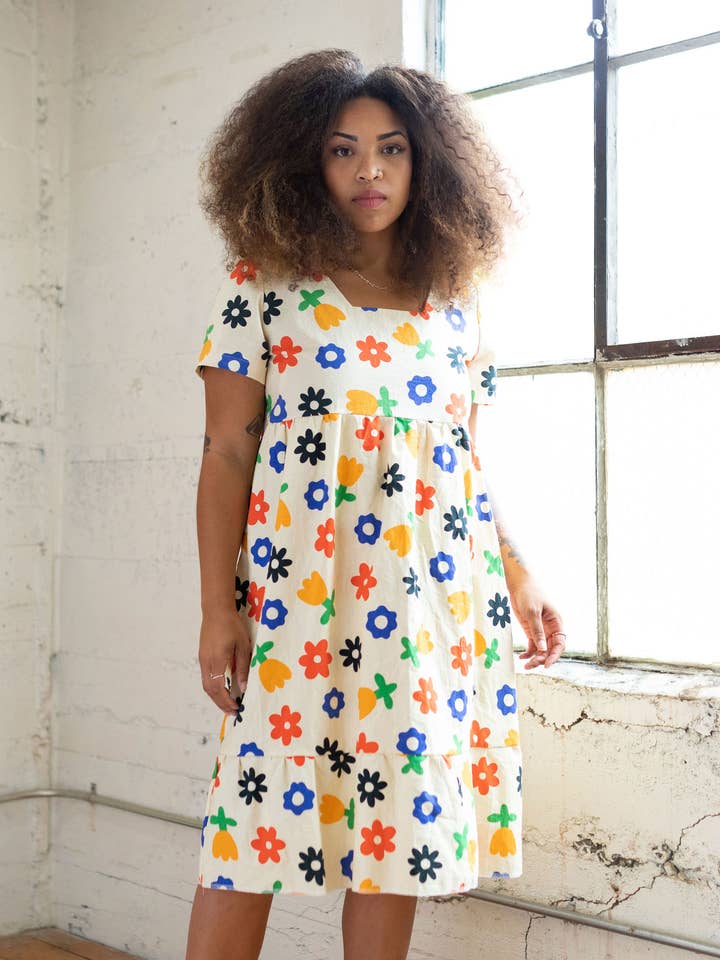 O vestido Billie em creme floral por atacado de Ersa Fibers