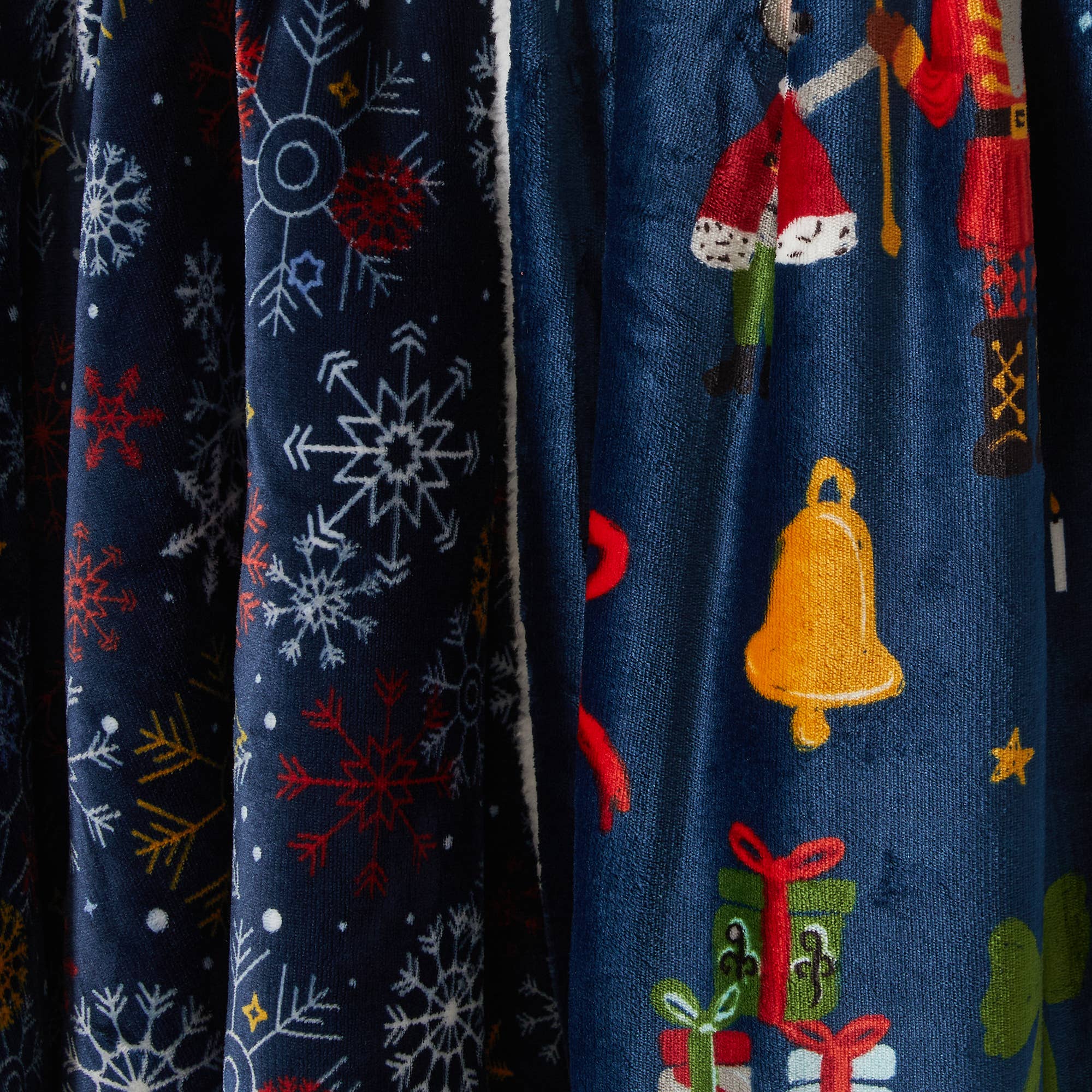 BH Collective - Wholesale Throw Blanket - Throw Blanket - Holiday Printed Sherpa - Esmay Collection41