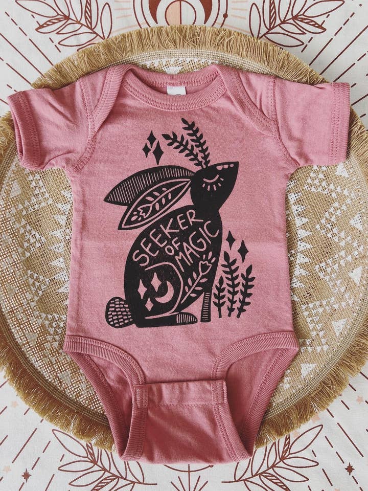 Hippie Baby Co – wholesale Overall - Baby – Sökare av Magic Baby Bodysuit, Kanin baby outfit.