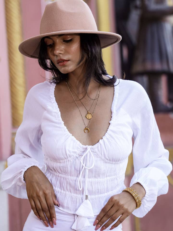 O TAMPO CAMPONEIRO BRANCO PATTY BOHO por atacado de Must Love Travel Clothing