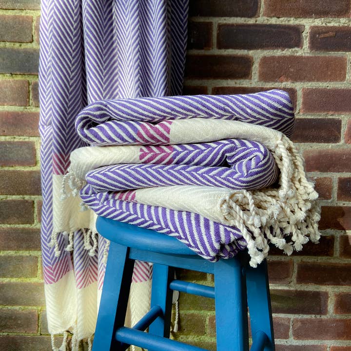 Living Roots – Großhandel Überwurfdecke – Handgewebte Baumwolldecke - Violett mit violetten Streifen1