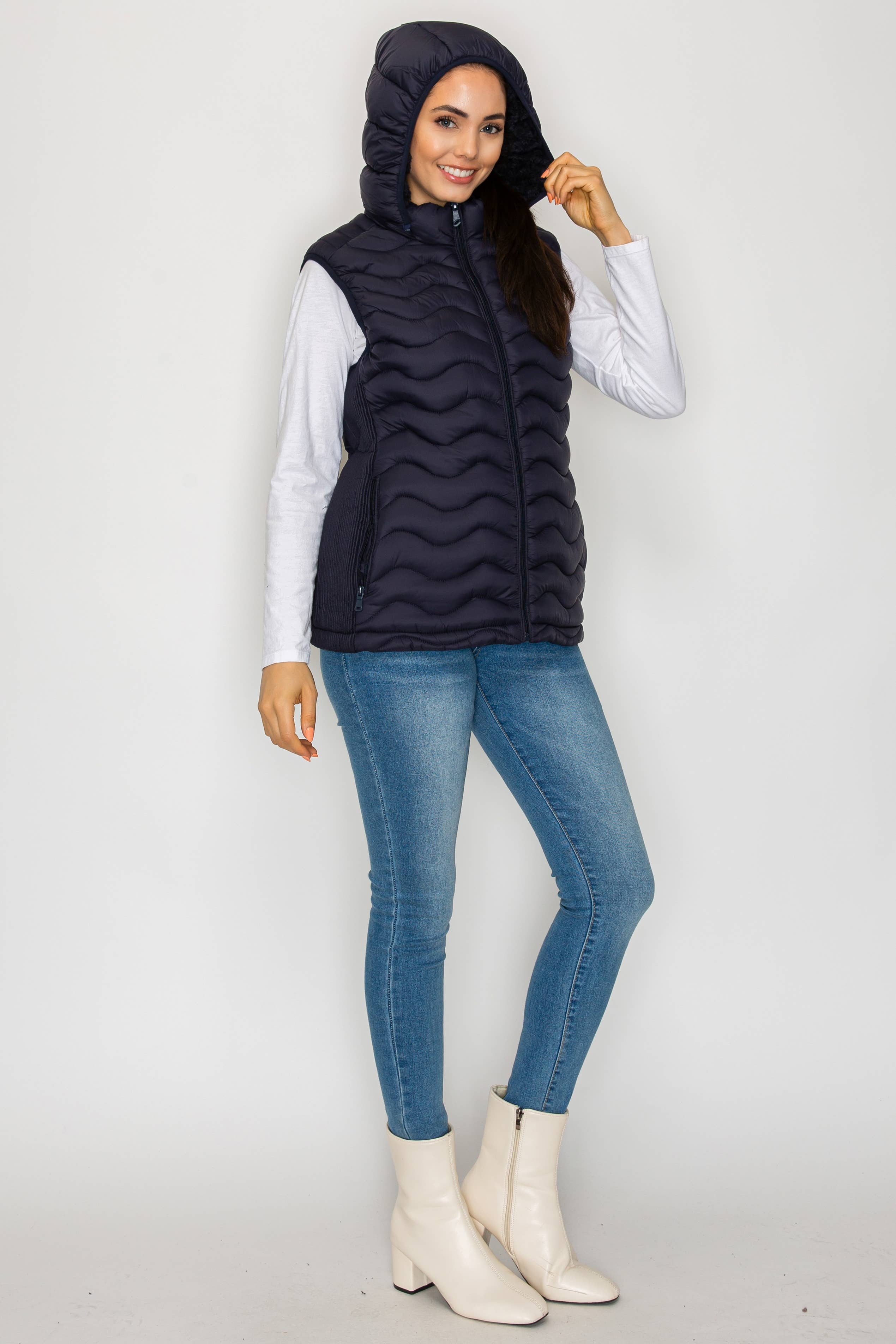 V390 Damväst med huva utan ärmar (V390) för wholesale på Faire11