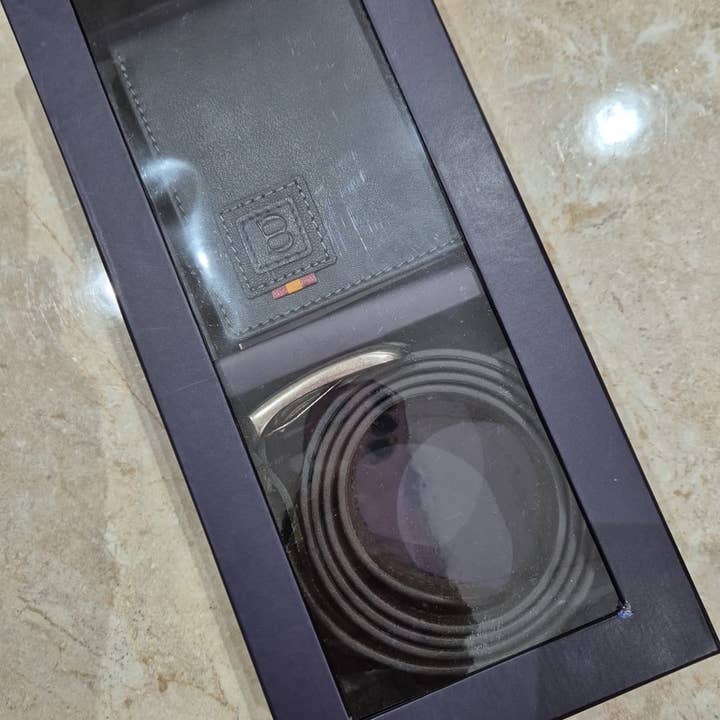 WALLET SET WITH BELTS, LEATHER. IDEAL FOR GIFTS for wholesale by MIA LAROUGE