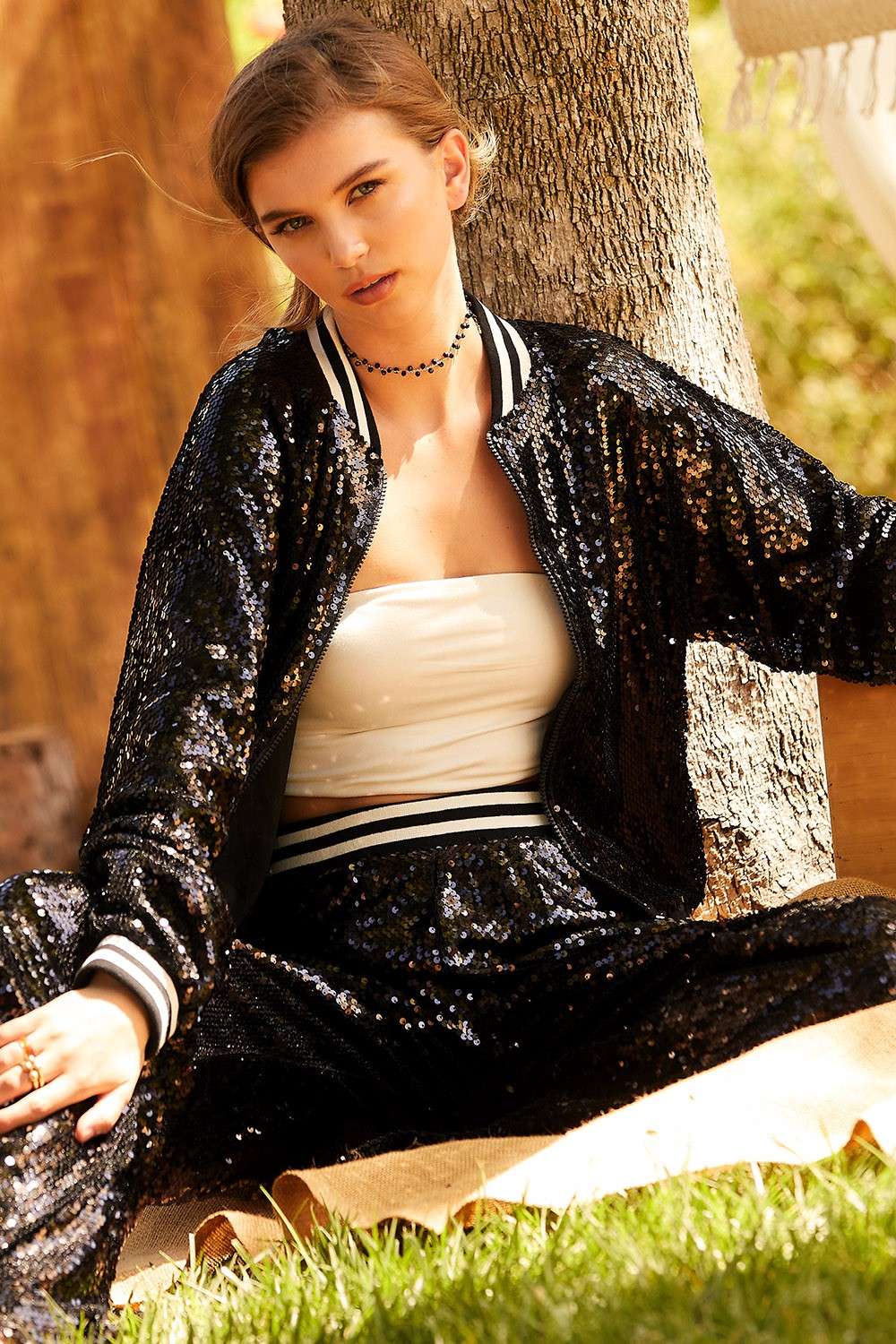 Main Strip – Großhandel Hose – Damen – Hose mit elastischem Bund und Glockenpailletten und weitem Beinschnitt6