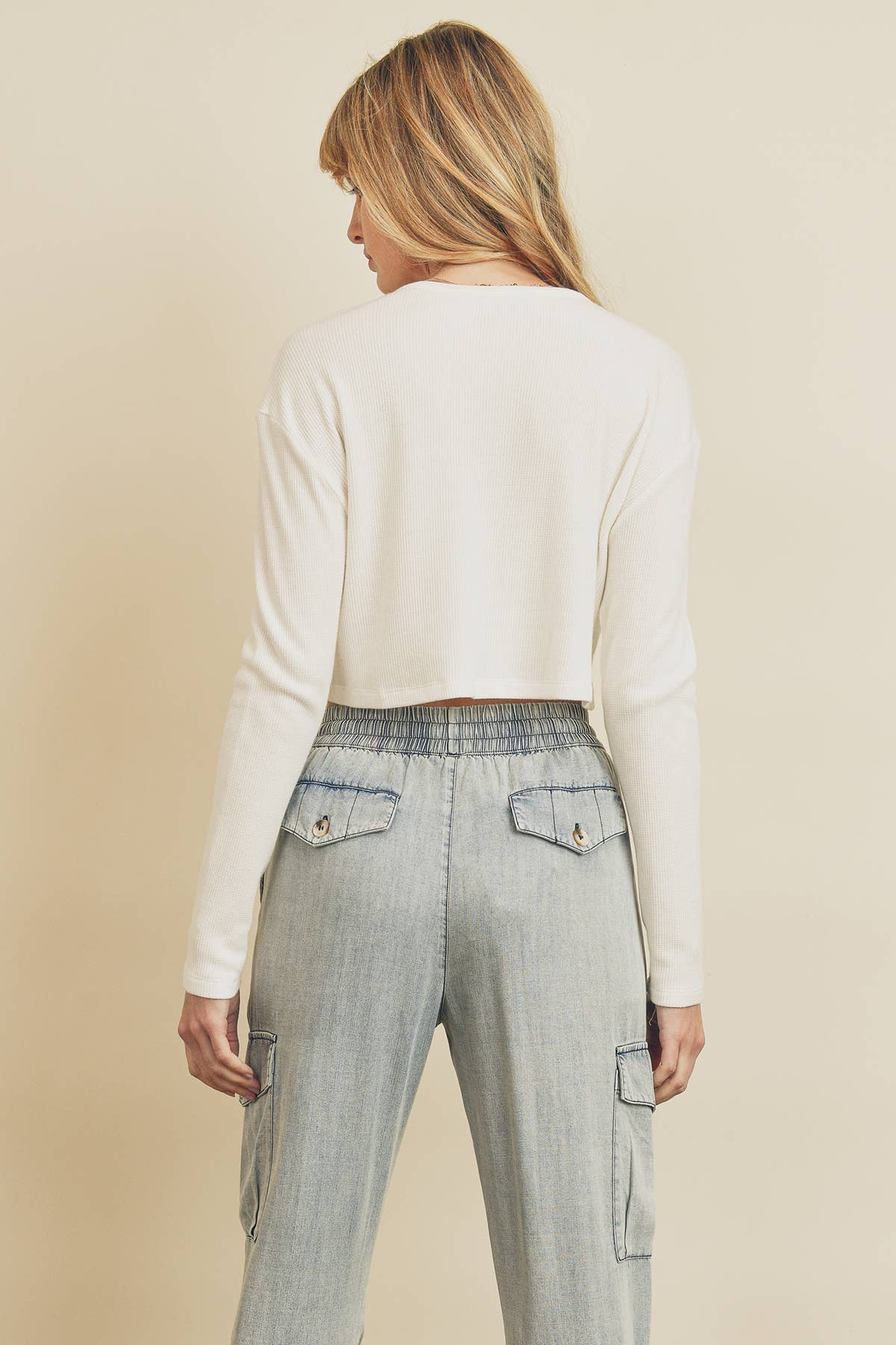 Dress Forum - Vendita all'ingrosso Top in maglia - Donna - T-shirt waffle a maniche lunghe ritagliata FT623212