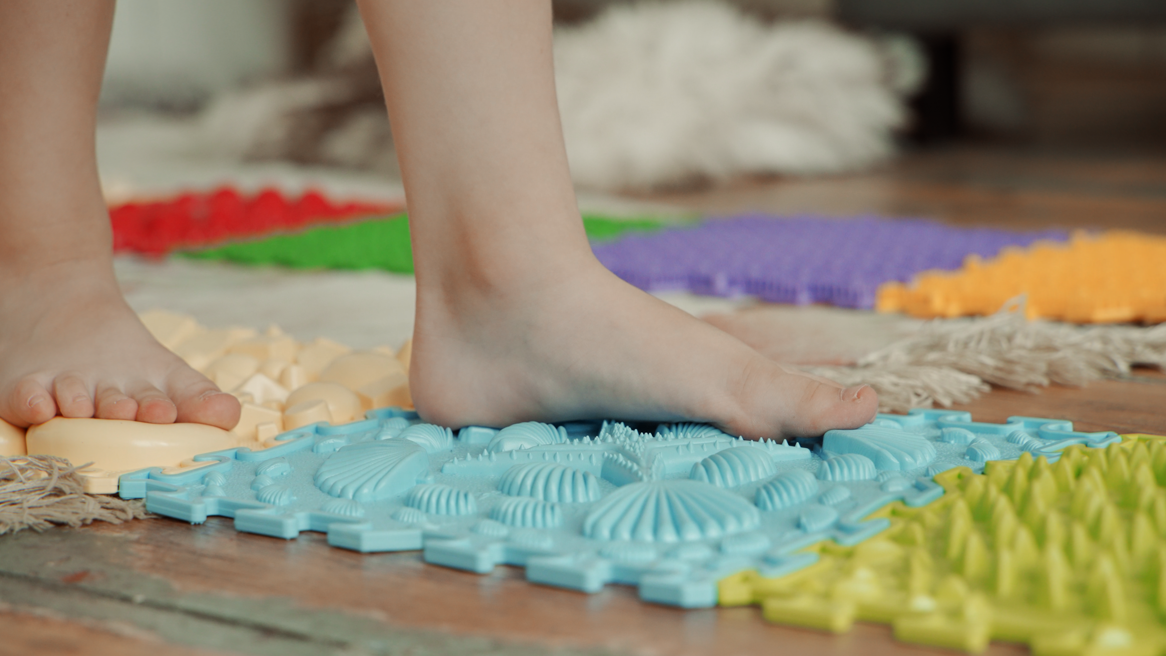 ORTONATURE – wholesale Pussel - Barn – Sensorisk massagepusselmatta - set "Glädjeland"1