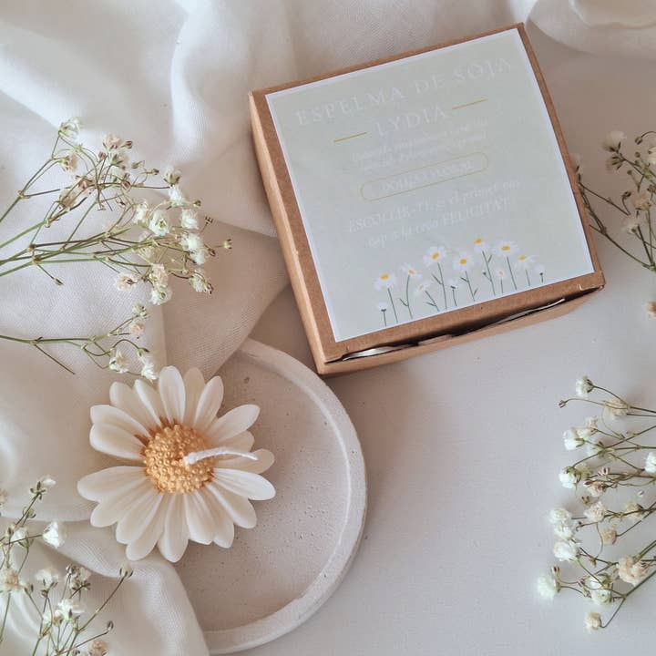 Ylang-ylang and jasmine daisy flower soy wax candle for wholesale by Your Nice Things - Candles -