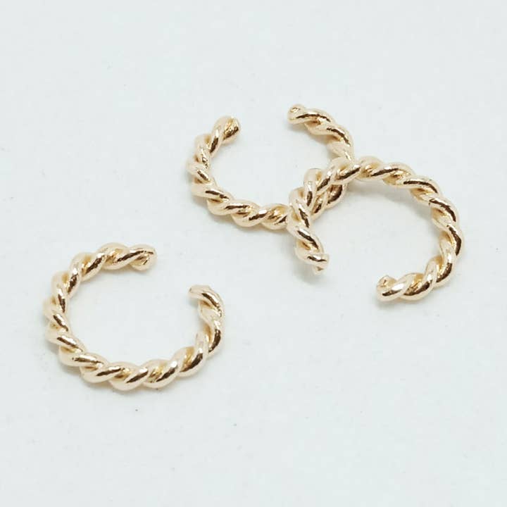 Luisa ear cuff and other Purchase Wholesale cuffie piscina. Free Returns & Net 60 Terms on Faire trending on Faire.