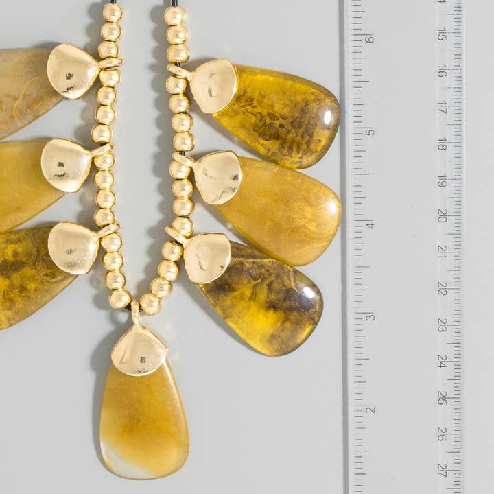 The Looks by Fame Accessories – wholesale Pendant/charm necklace – Resin Stone Dangle Statement Necklace2