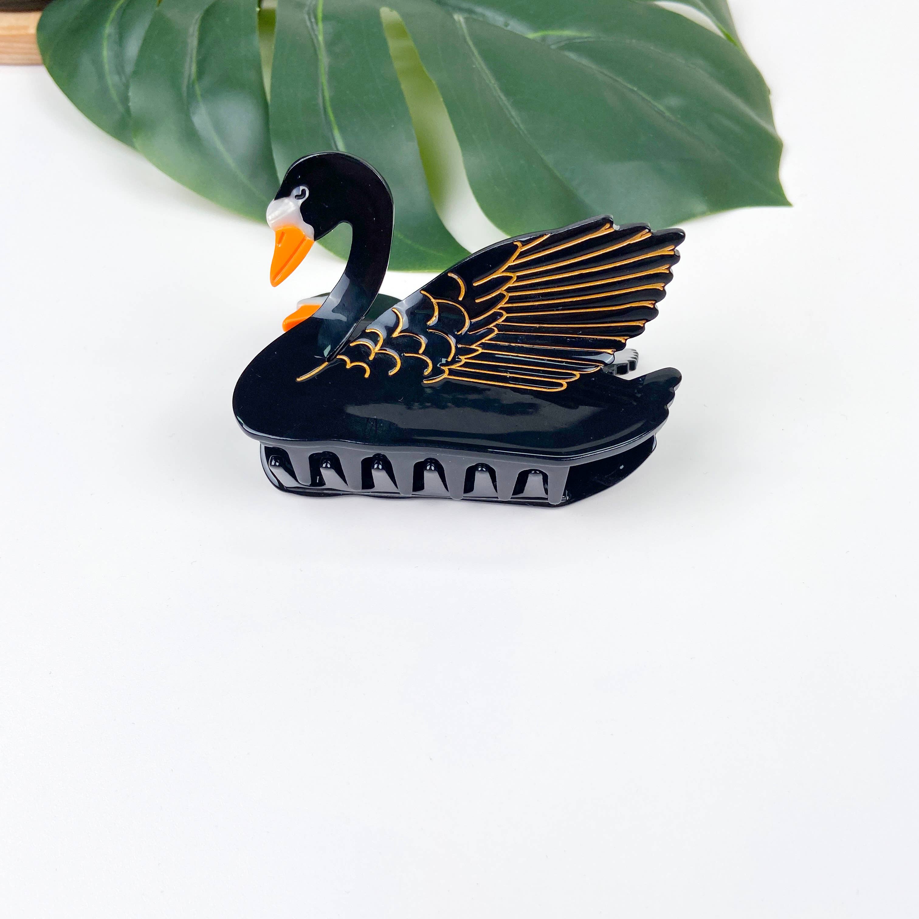 TheDivaSoap – wholesale Hårklämma - Dam – Svart och vit svanhårklämma i acetat6