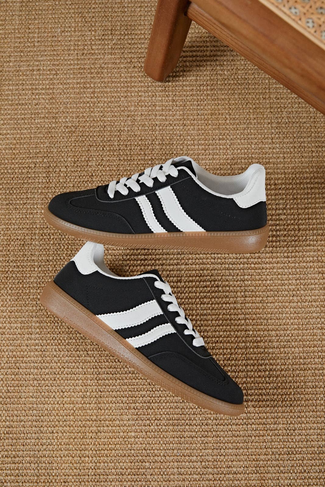 ERYNN - Wholesale Lifestyle Sneakers - Women's - lace-up sneakers - Zoe17