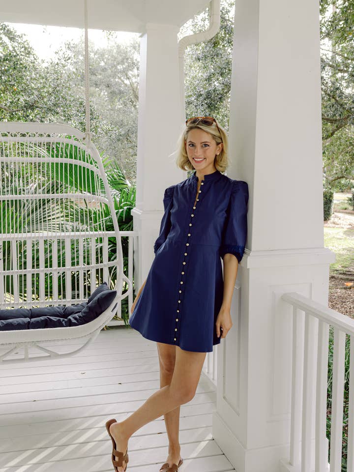 Robe-chemise bleu marine à boutons devant pour la vente par Sail to Sable