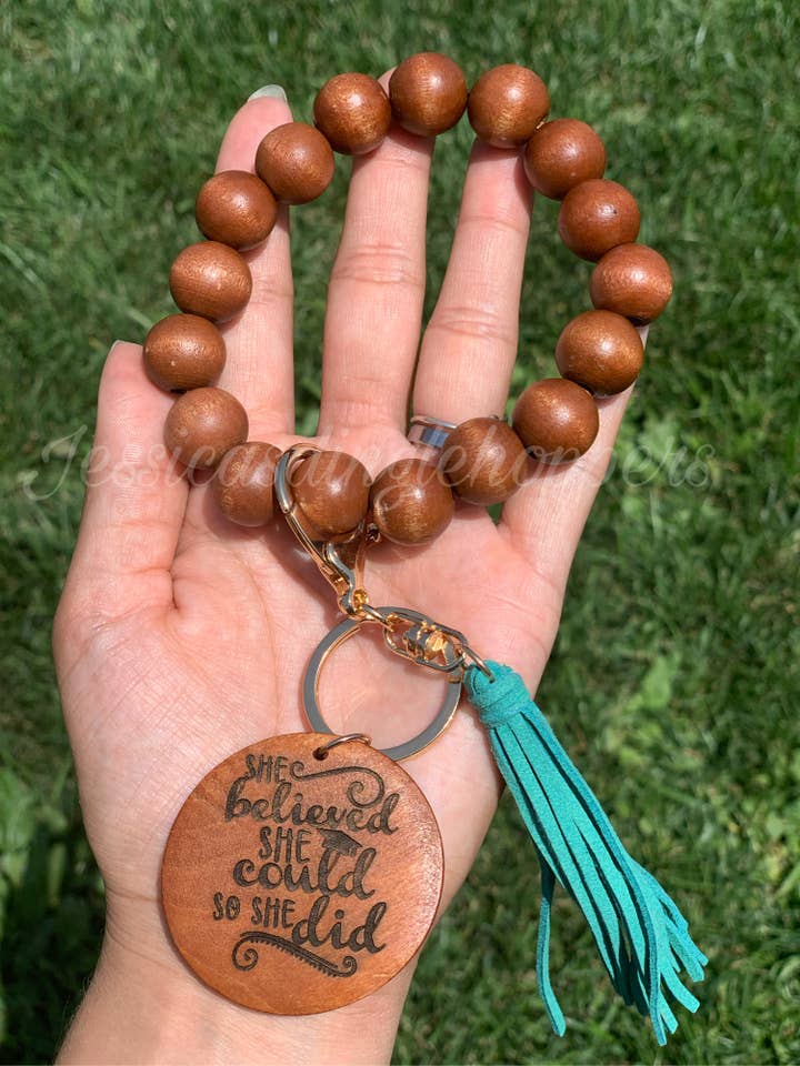 Elle croyait qu'elle pouvait, alors elle l'a fait, bracelet de perles de bois pour la vente par Mermaid Magic Cove