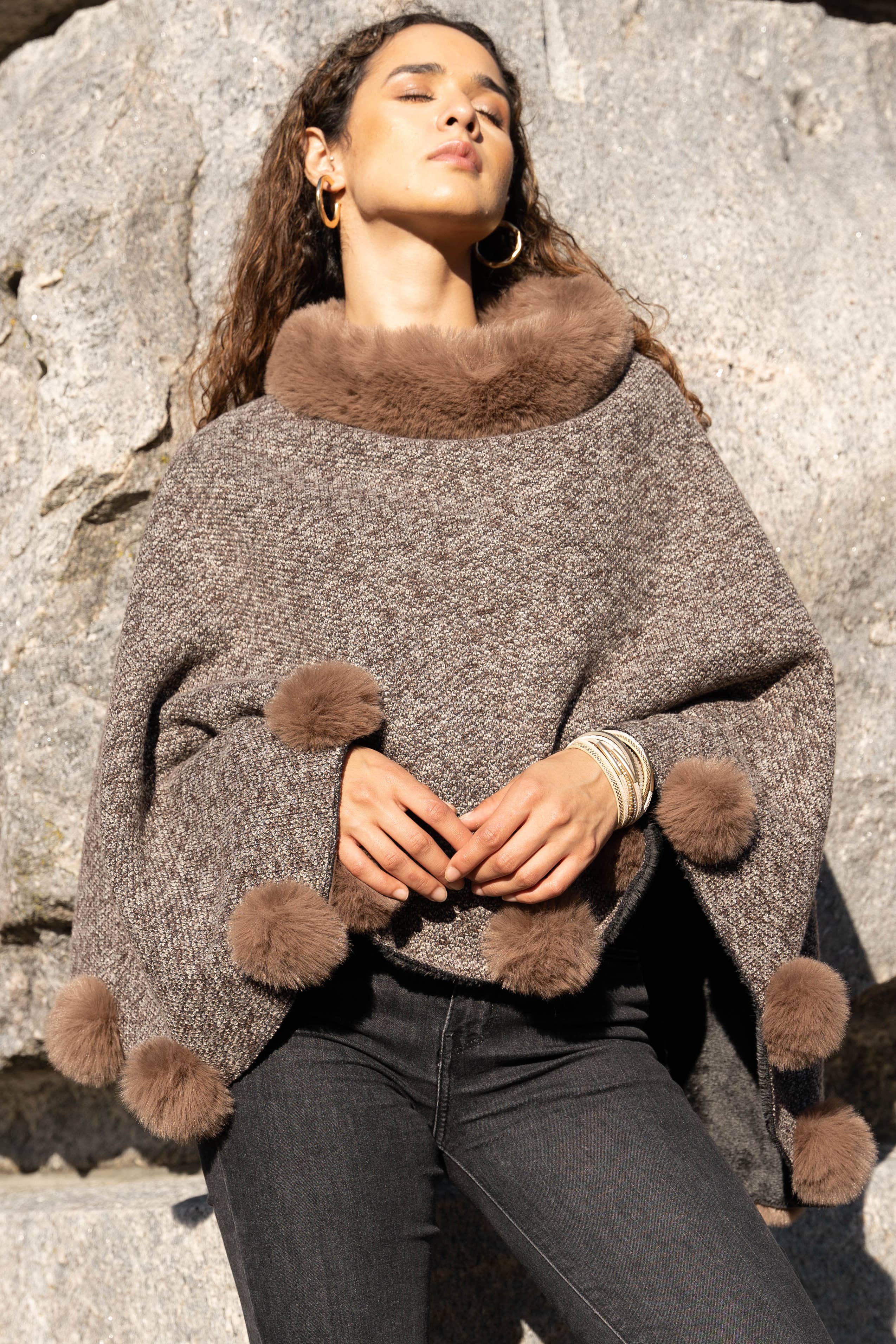 SAACHI - Wholesale Poncho - Dames - Posey Fur Pomponponcho8