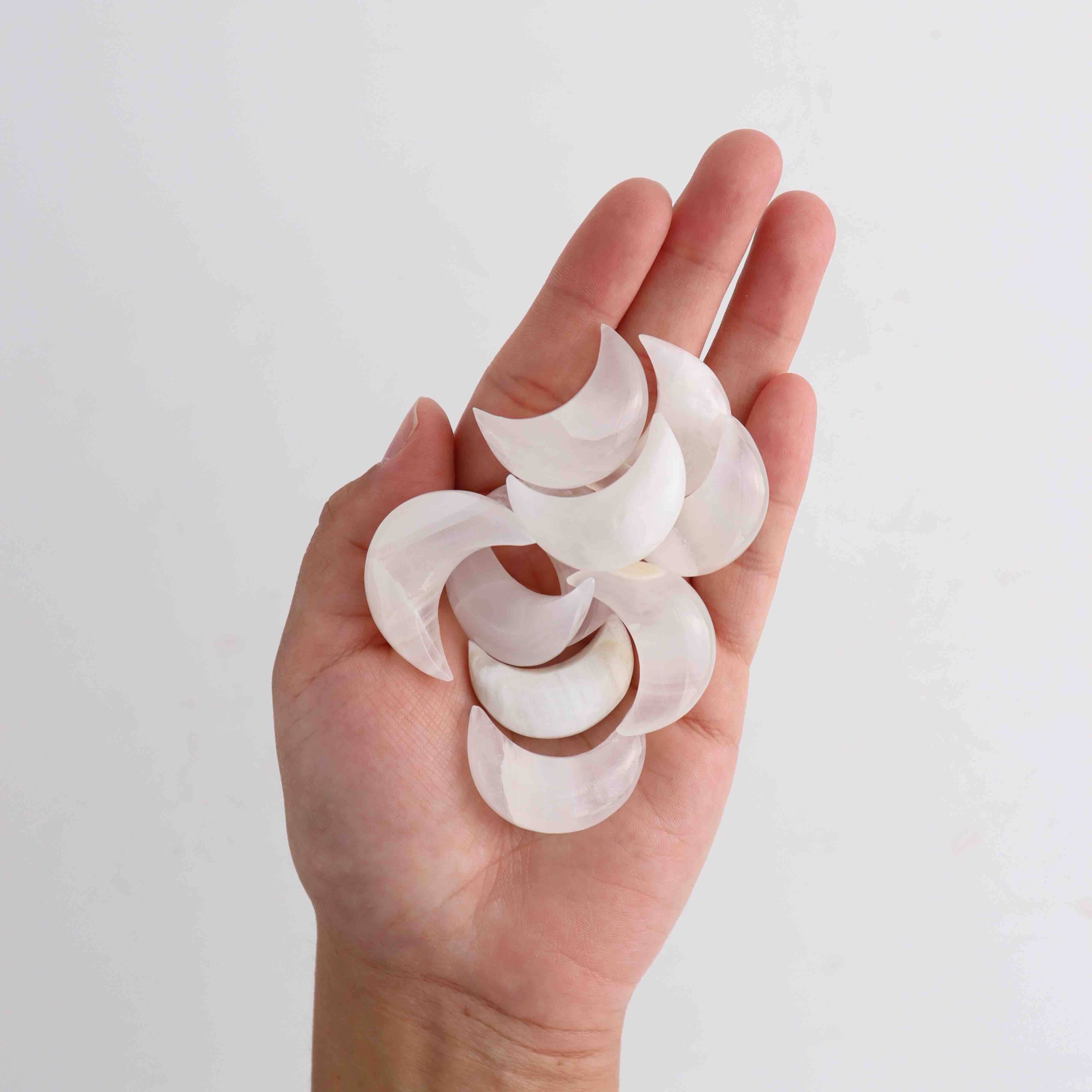 Mi Esperanza Minerals – Engroshandel Spirituelle sten og krystaller – Hvid Puffy Moon Lille2