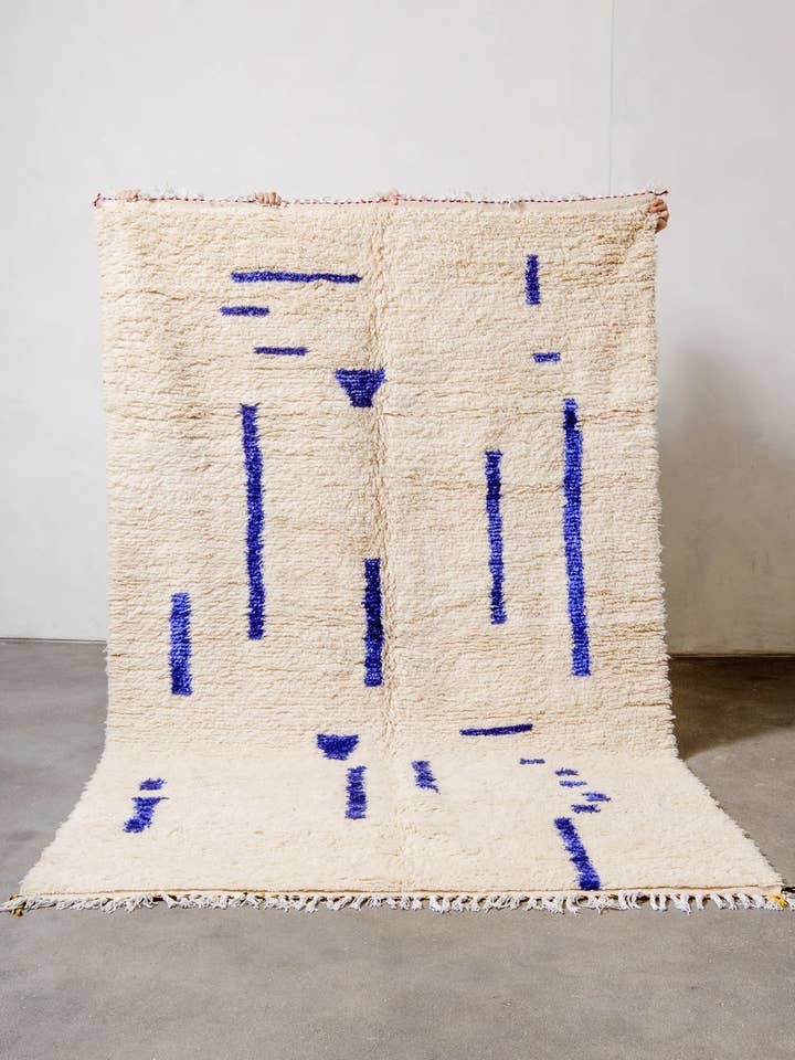 Alfombra marroquí bereber blanca y azul, alfombra de pelo largo, alfombra de gran tamaño para venta al por mayor de BerberNest