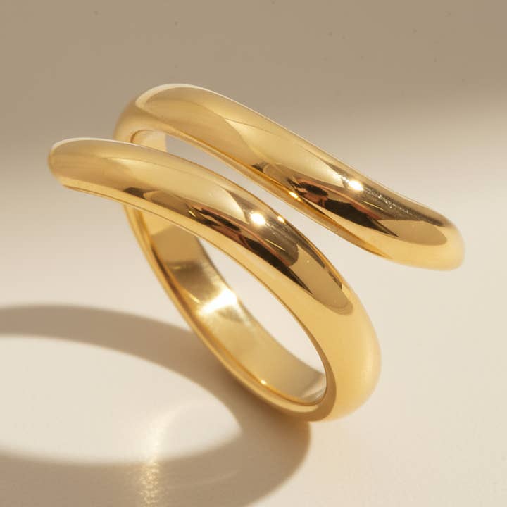 Anillo Alma Chapado en Oro de 18k Elegante Resistente al Agua Caja de Regalo para venta al por mayor de Gold Lunar