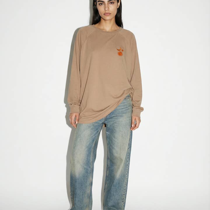 "Cosmos" | Chemise à manches longues brodée | Marron clair pour la vente par Palms and Tigers