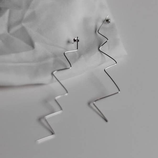 Boucles d'oreilles Yikes pour la vente par Tatiana Cabral Smith: handmade jewelry