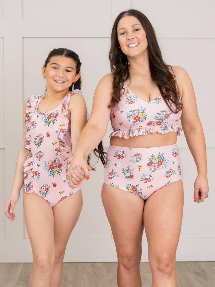 Mama & Ik Perzik Bloemenbadpak voor wholesale door Marie Nicole Clothing