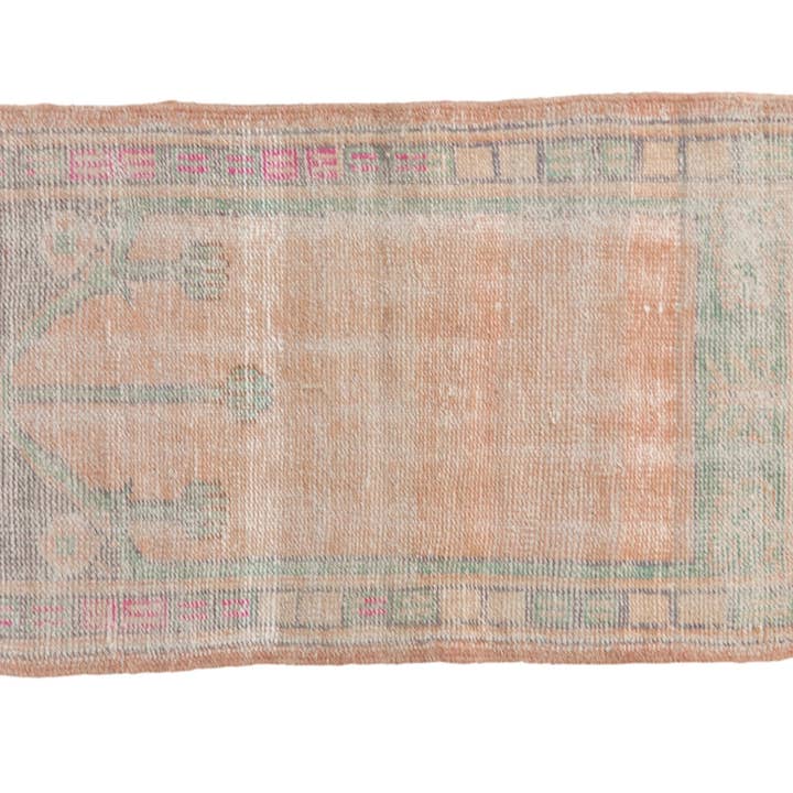 Tapis Oushak vintage vieilli 2x3 pour la vente par Old New House