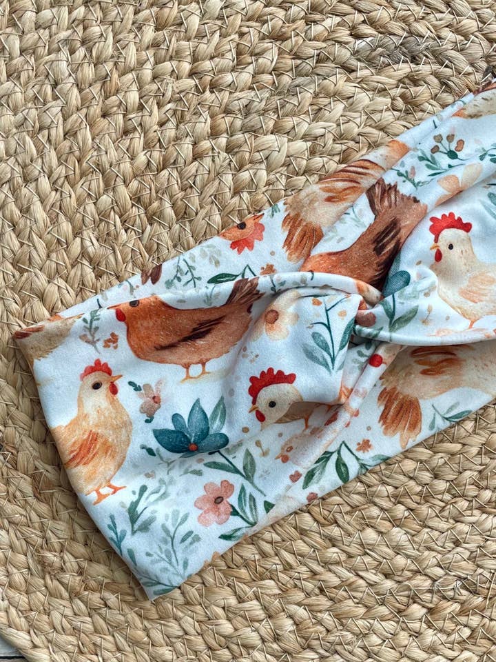 Bandeau torsadé en tricot Boho Chickens pour la vente par Designs by Rachel Joy
