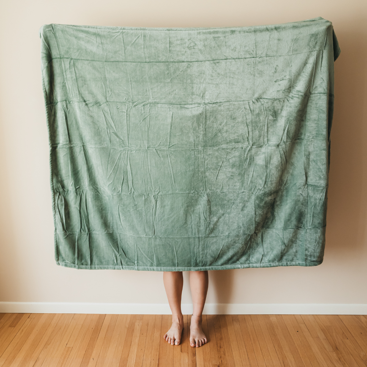 Giften Market - Wholesale Throw Blanket - Cozy Fleece Throw Blanket - Gifts for the Home - Host Gifts17