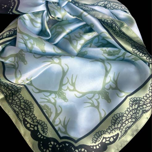 Cornes de Turquoise et Foulard en Dentelle pour la vente par A Rare Bird Shop