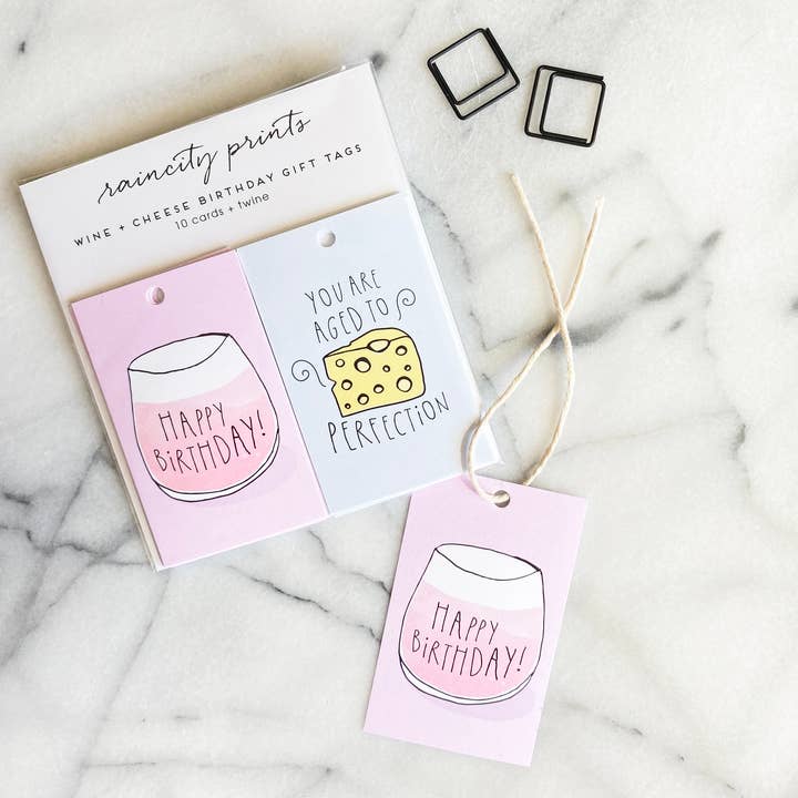 Happy Birthday Geschenkanhänger — 10er-Set — Wein + Käse für den Großhandel von Raincity Prints