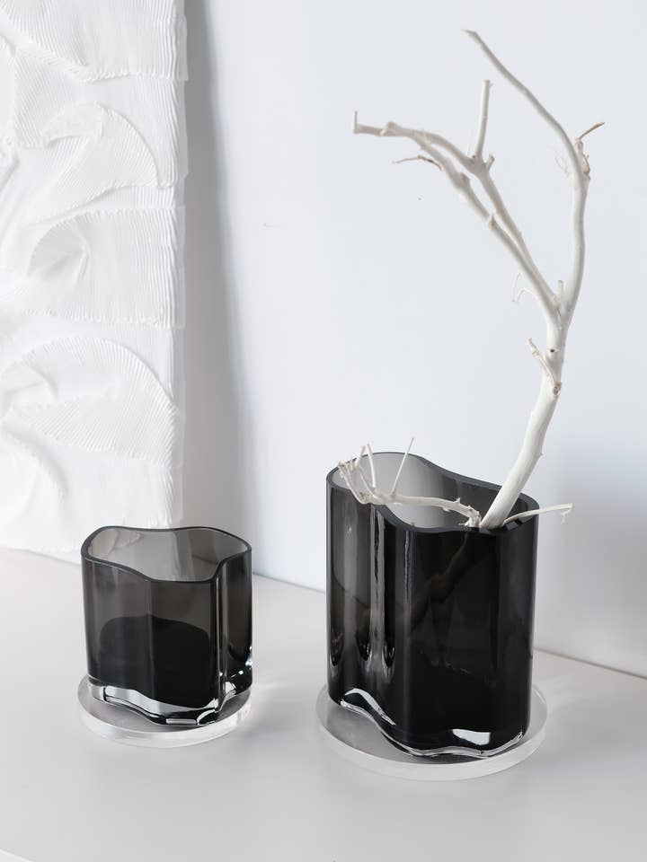 Moderner Designer-Vase im CORAL-Stil nach Aalto, Modell COR20GR für den Großhandel von Element Accessories EU