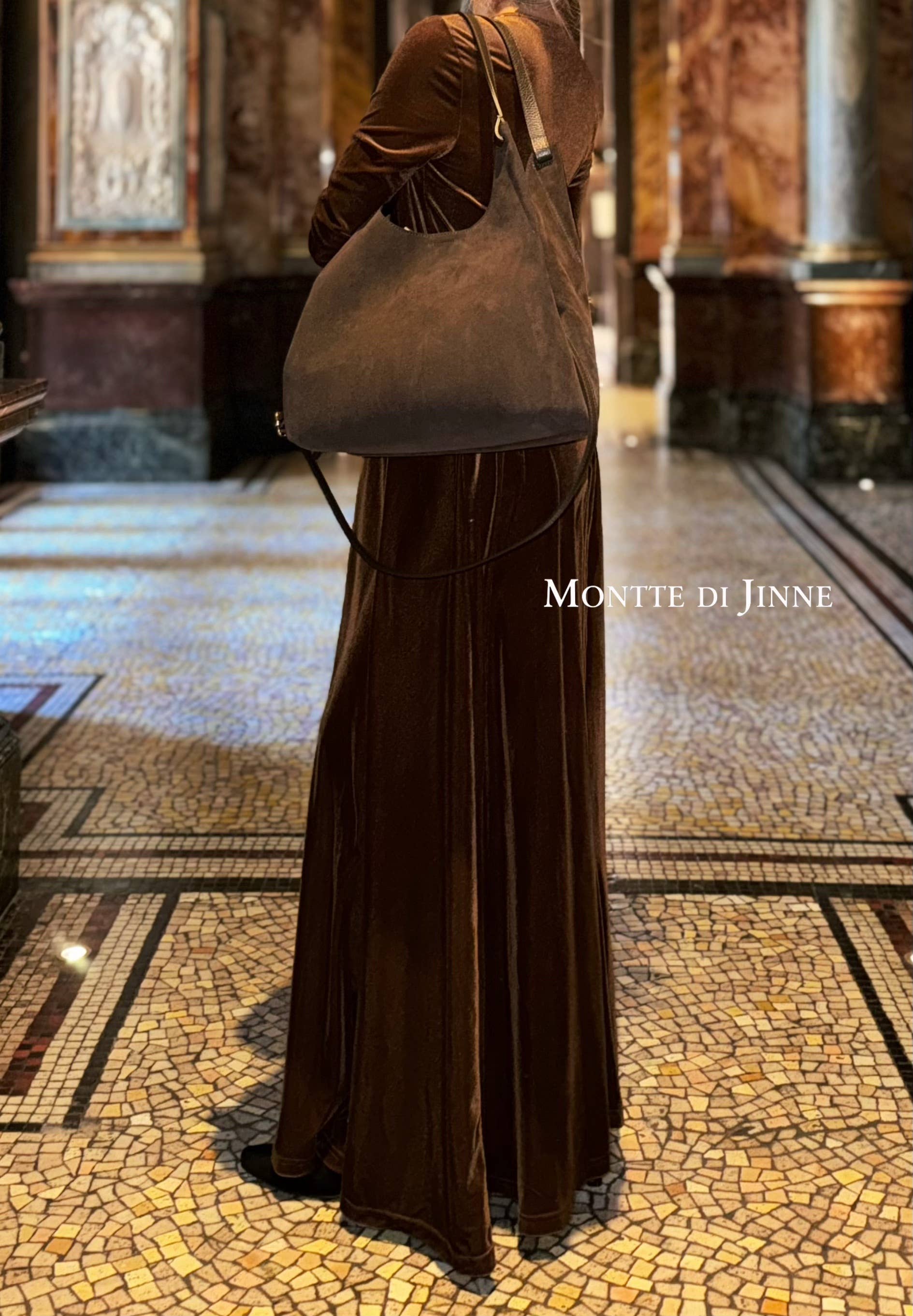 MONTTE DI JINNE - Vendita all'ingrosso Tracolla - Donna - Borsa grande in pelle scamosciata italiana premium con pochette interna6