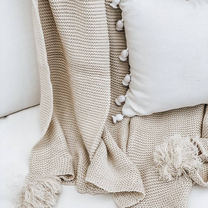DWELL Home Shoppe - Wholesale Throw Blanket - Knit Throw Blanket With Tassels5