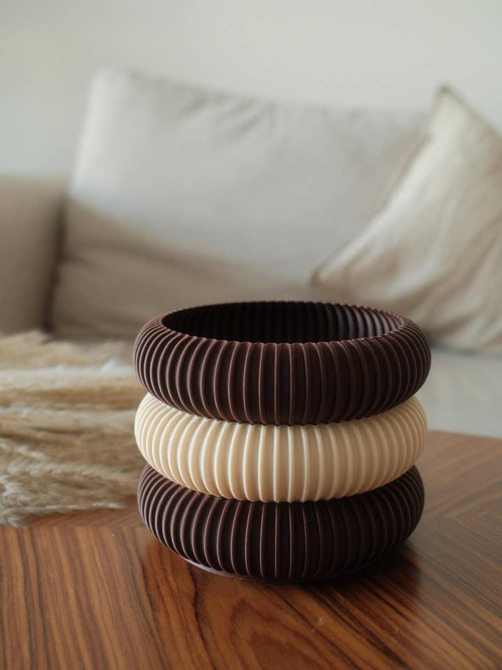 Sæt med 3 stablede valetbakker - opsamlingsbakke til nøgler for engroshandel hos Meora Home