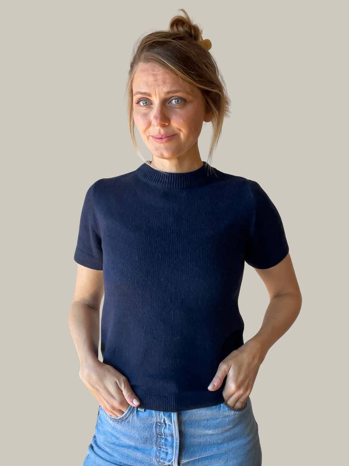 VERA SKJORTE NAVY ( BOMULD / KASHMIR) for engroshandel hos PURA Clothing