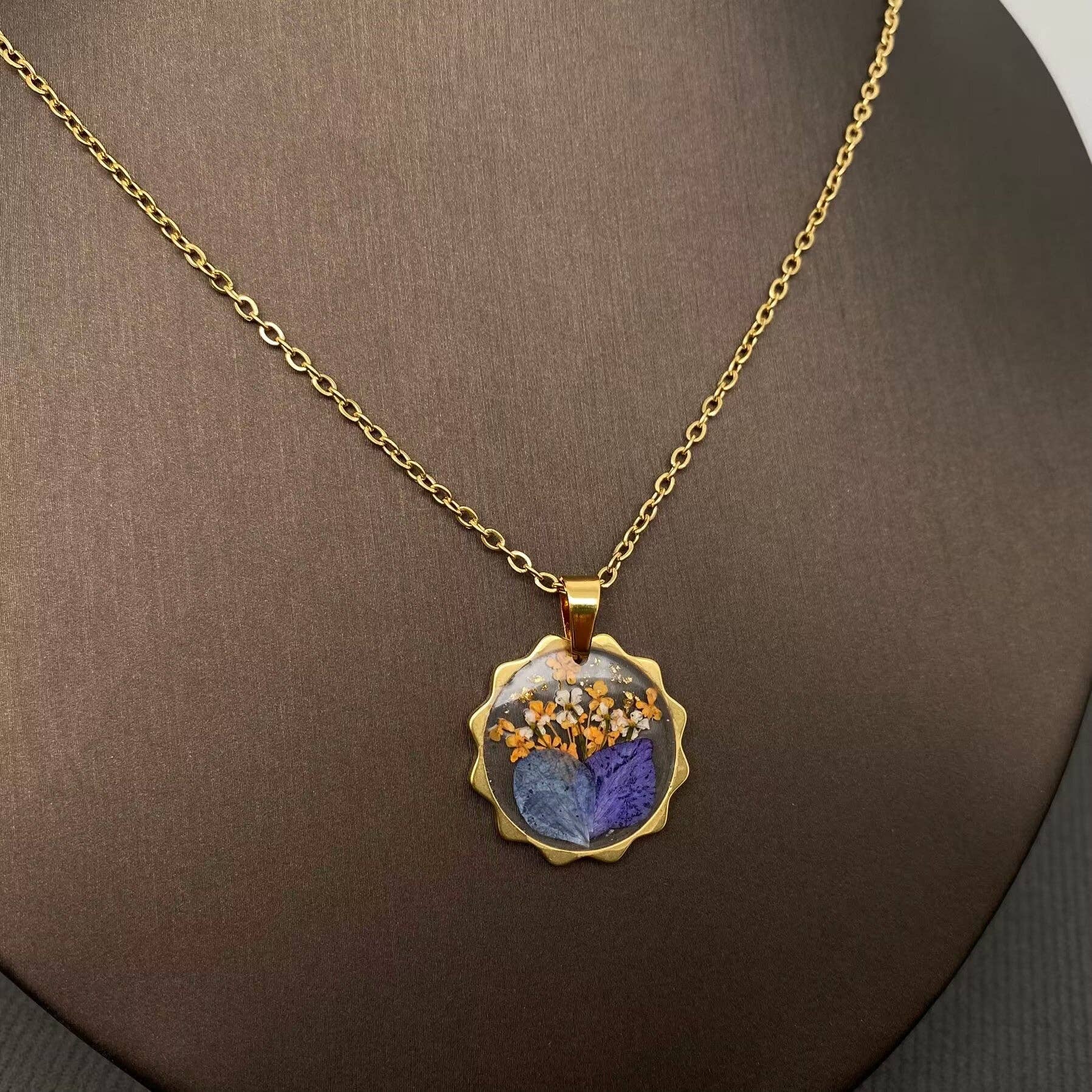 Mio Queena - Wholesale Pendant/Charm Necklace - Dried Flowers Geometric Charm 18K Golden SS Necklace - PDF0