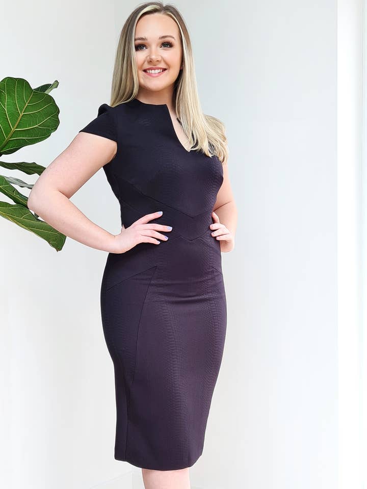 Vestido esculpido Allegra com decote em V por atacado de Mellaris