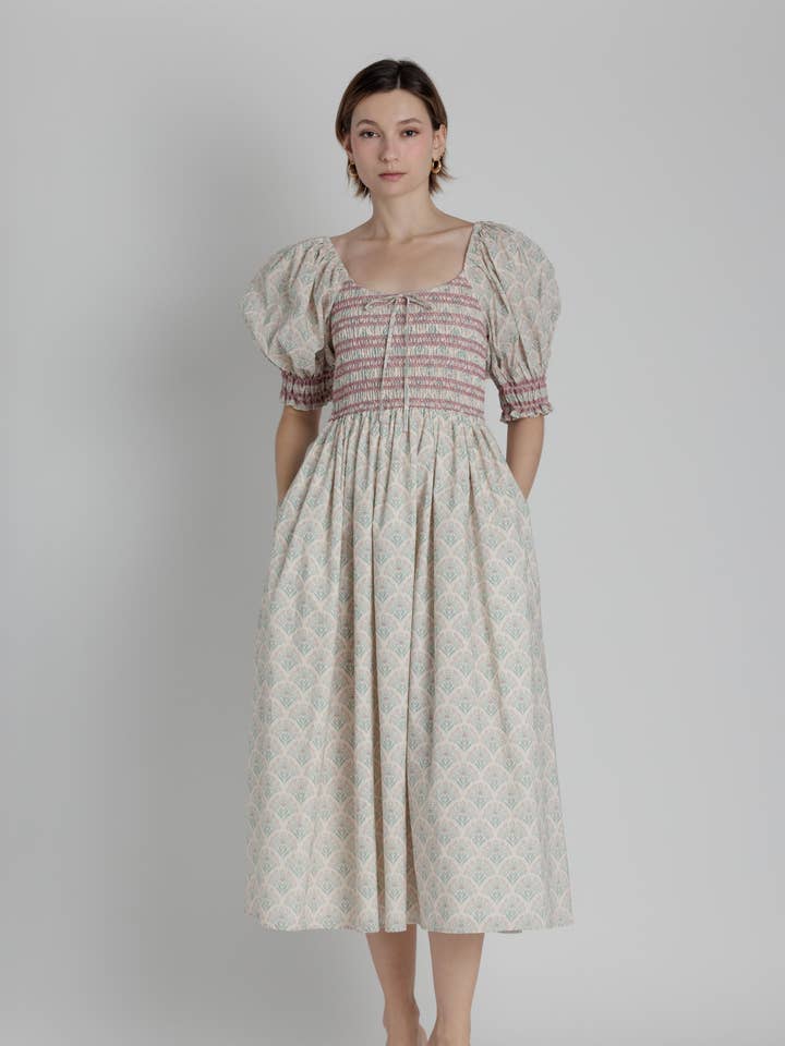 AD2336 - MIDIKLÄNNING MED SKOPKRAGE OCH BLOMMÖNSTER för wholesale av Aureum