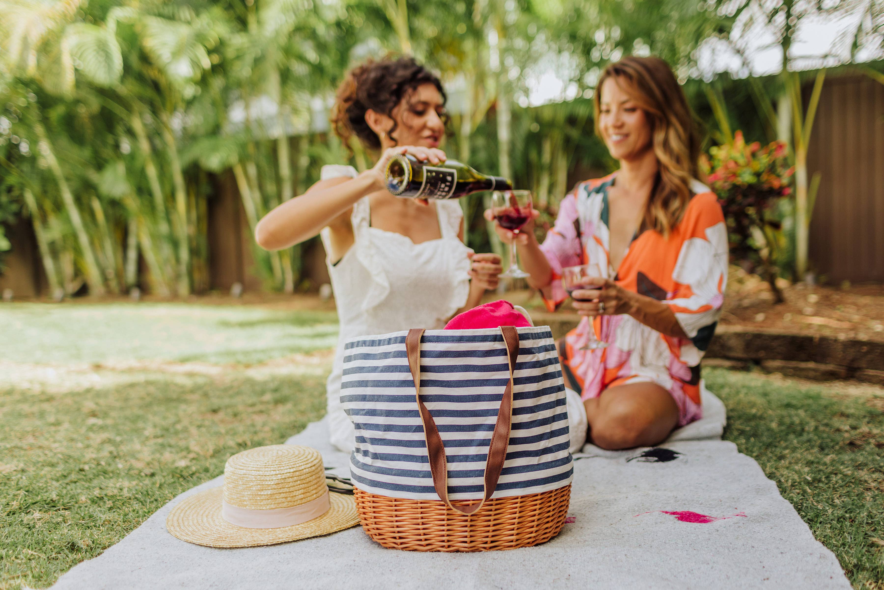 Picnic Time Family of Brands - Vente Tote bag – femme - Tote en toile Coronado et panier en osier, (bleu marine et blanc)5