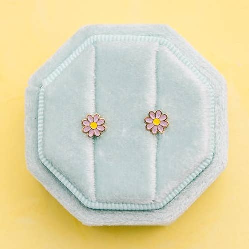 Violette Ohrstecker mit Gänseblümchen für den Großhandel von Desert Peach