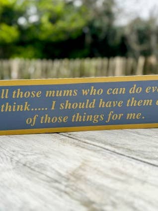Longue plaque amusante en bambou avec l'inscription « I See All Those Mums Who Can » pour la vente par Gifted Wholesale Ltd
