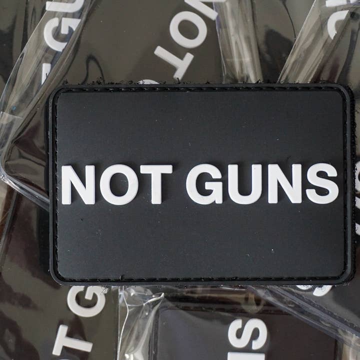 Patch moral "PAS D'ARMES" pour la vente par StickThisOn