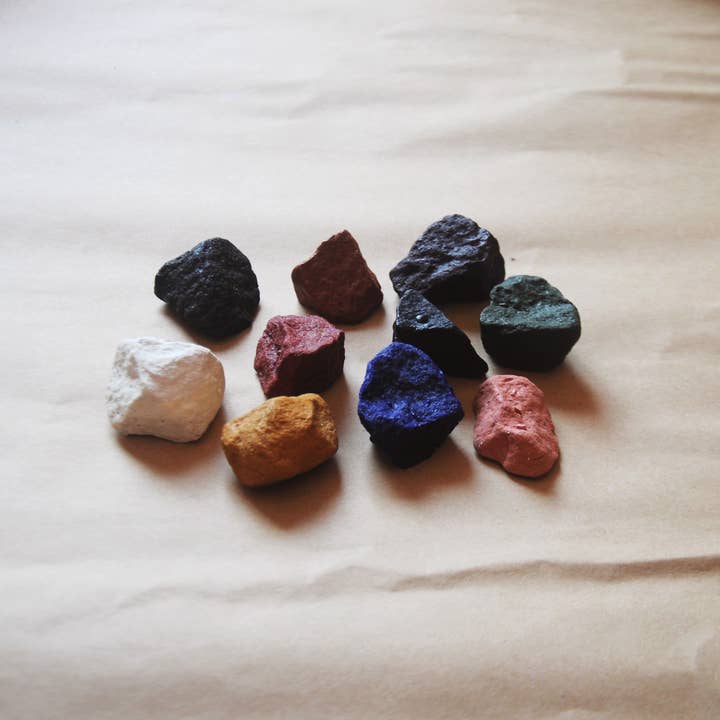 Smilogy Kids Ltd - Wholesale Crayons - Kids & Baby - 8 Textured Beeswax Ocean Rock Crayons in a Mini Cotton Sack