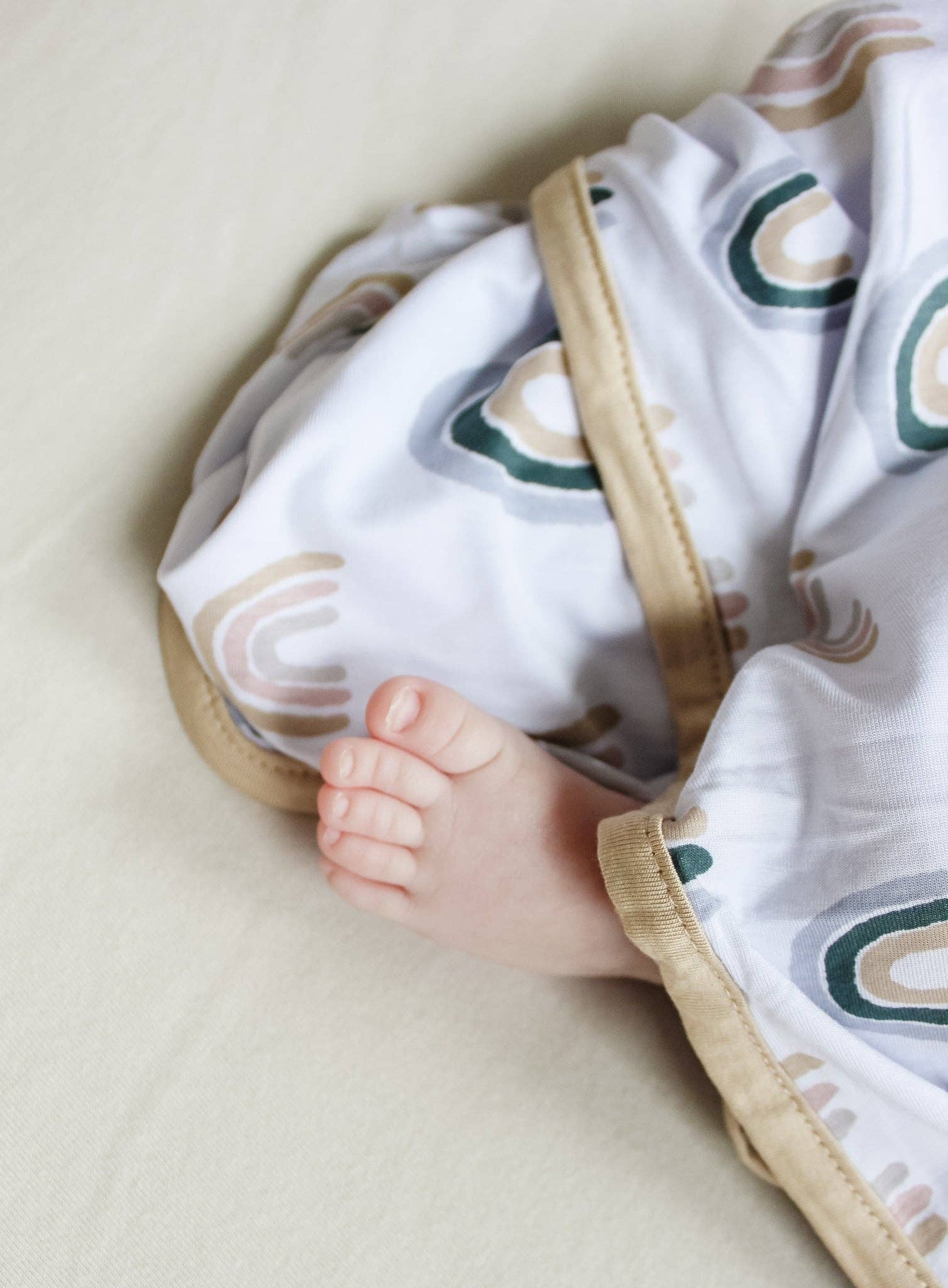 NODNAL Co. – wholesale Swaddle – Baby – Bamboo Swaddle Blanket in Rainbow2