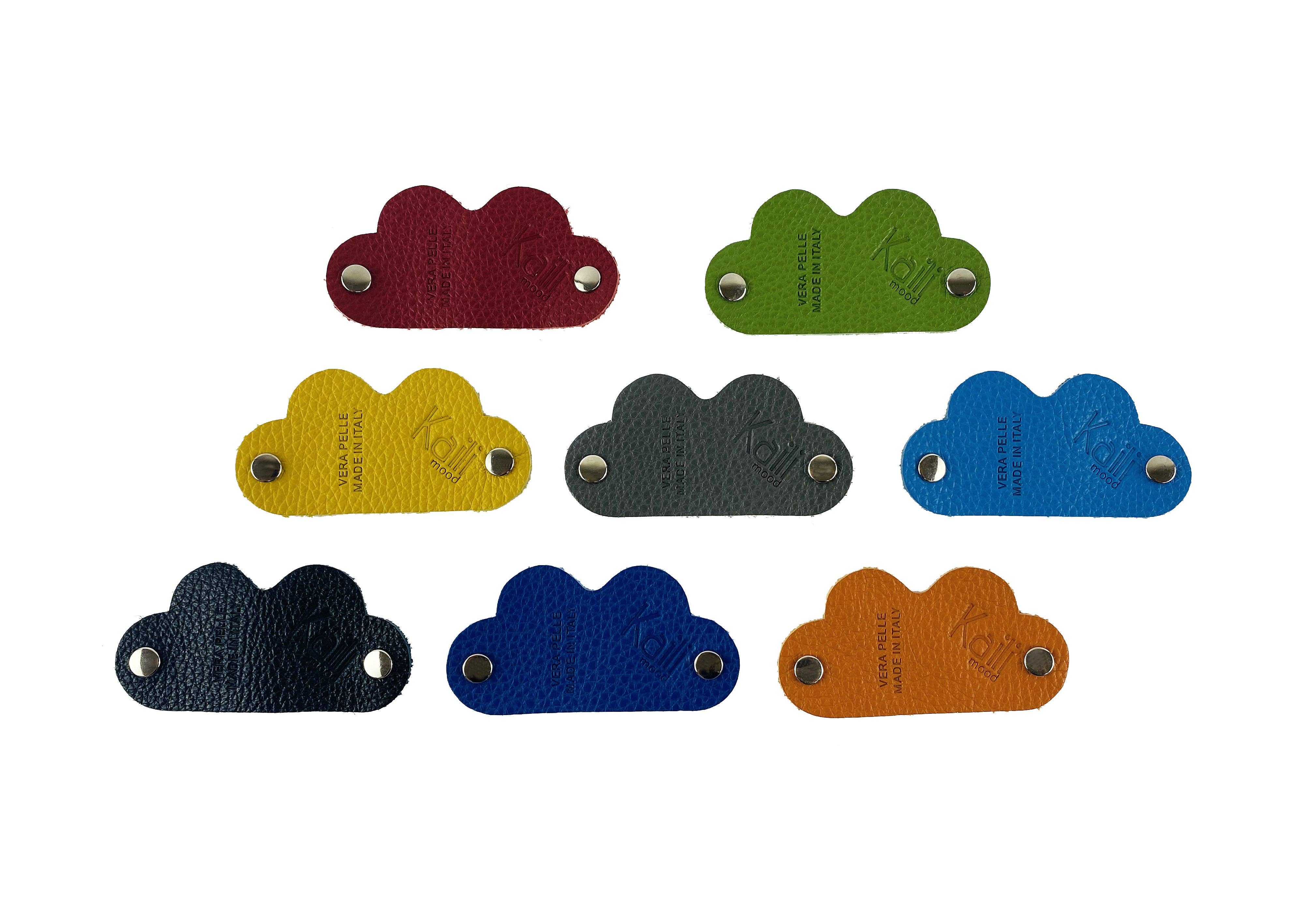 Kaili mood / RENATO BORZATTA - Italy since 1978 - - Vendita all'ingrosso Supporti per cavi - K0039VB | Avvolgicavo Cuore Made in Italy in Vera Pelle pieno fiore, grana dollaro - Colore Rosso - Dimensioni: cm 5 x 8 x 0,5 - Confezione: Gift Box rigido fondo/coperchio2