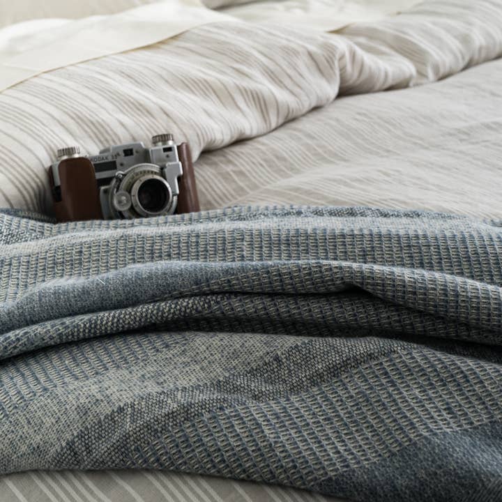 100% Organic Yarn-Dyed Brush Cotton Throw Blanket for wholesale by Linger Home, Inc